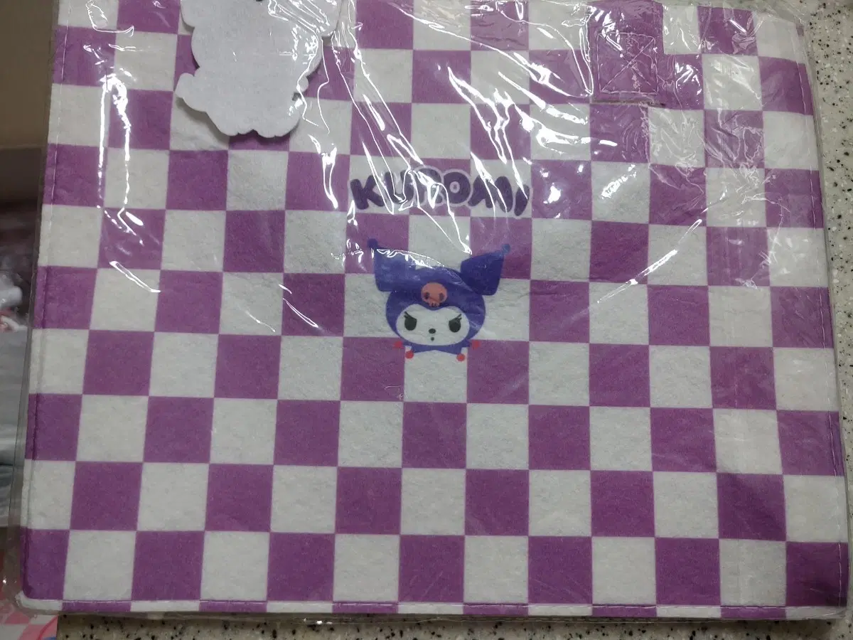 산리오 체크무늬 부직포 가방ㅡ교신가능