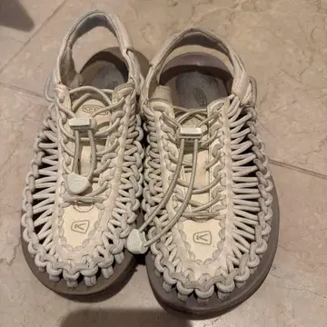KEEN UNEEK 샌들 화이트