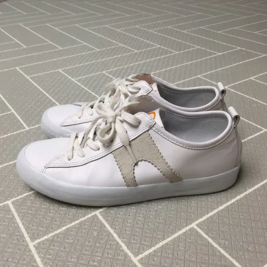 CAMPER 캠퍼 스니커즈 230