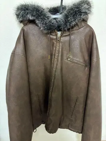 인조 가죽 후드 부착 자켓 브라운