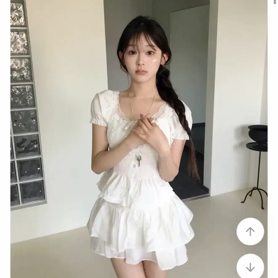 (새상품) 화이트 레이스 미니 블라우스