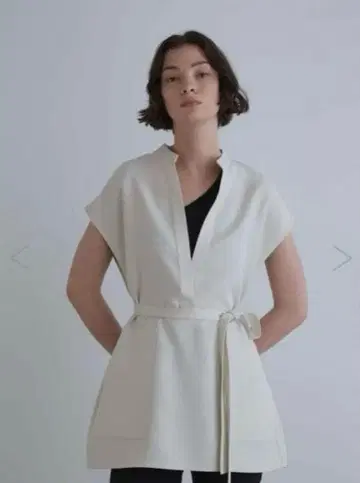 LE PHIL 백 슬릿 트윌 블라우스