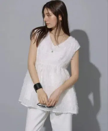 리랜드트루 살롱 한정판 앞뒤 2WAY 페더 블라우스 화이트