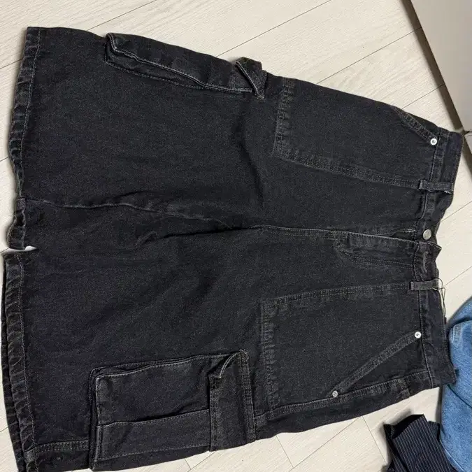 꼼파뇨 버뮤다 데님