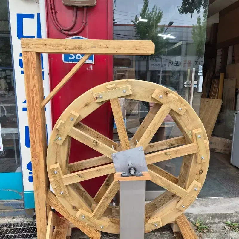 저렴한 가격으로 목재 물레방아 팝니다