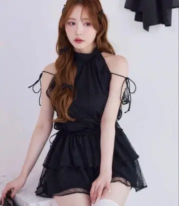 NICE CLAUP 암슬링 백리본 미니 원피스