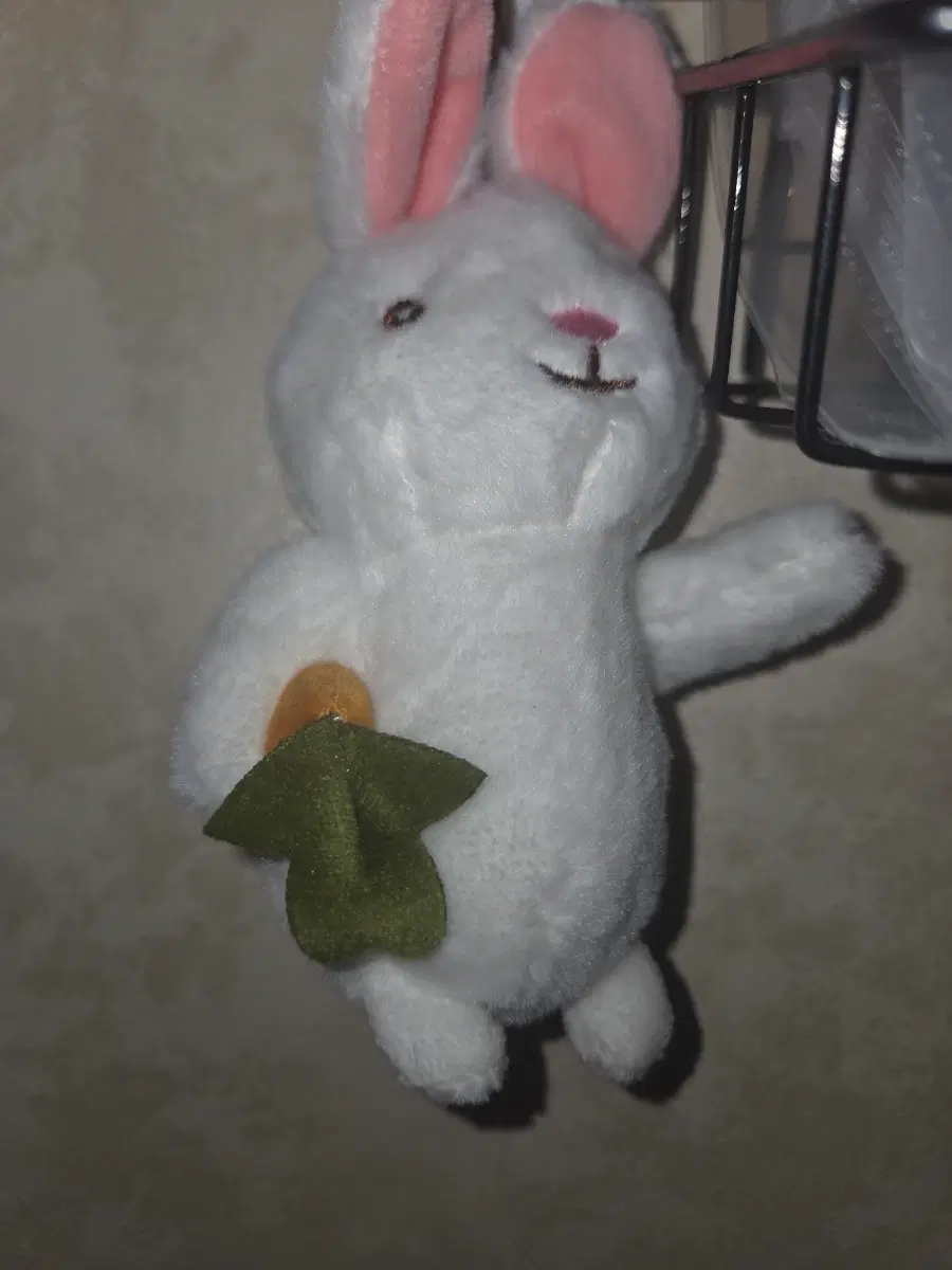 인형 토끼 흰색 털인형 당근 장식