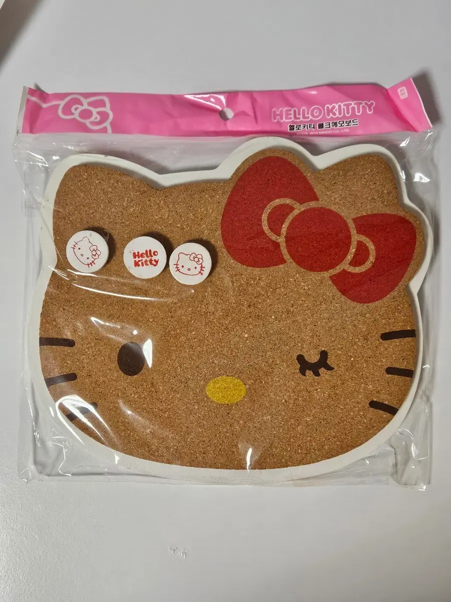 [수수료 포함가] 헬로키티 코르크 메모보드  태닝키티