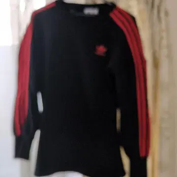 adidas 트레포일 자수 맨투맨 블랙