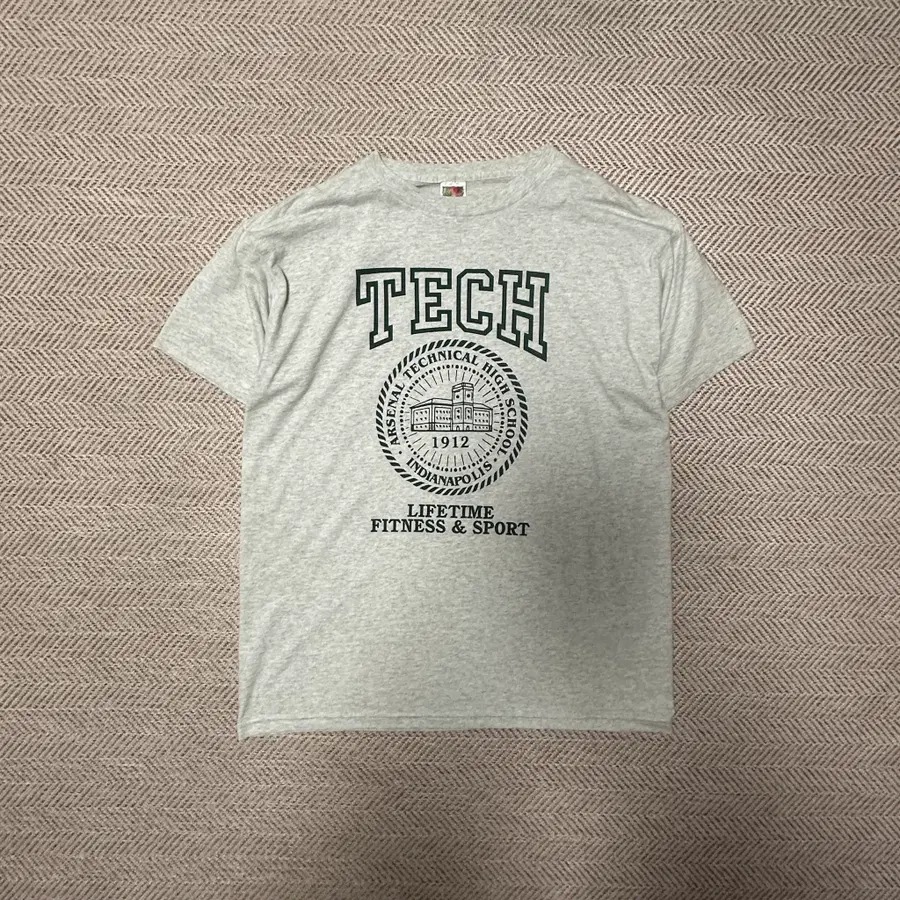 FRUIT OF THE LOOM t-shirt