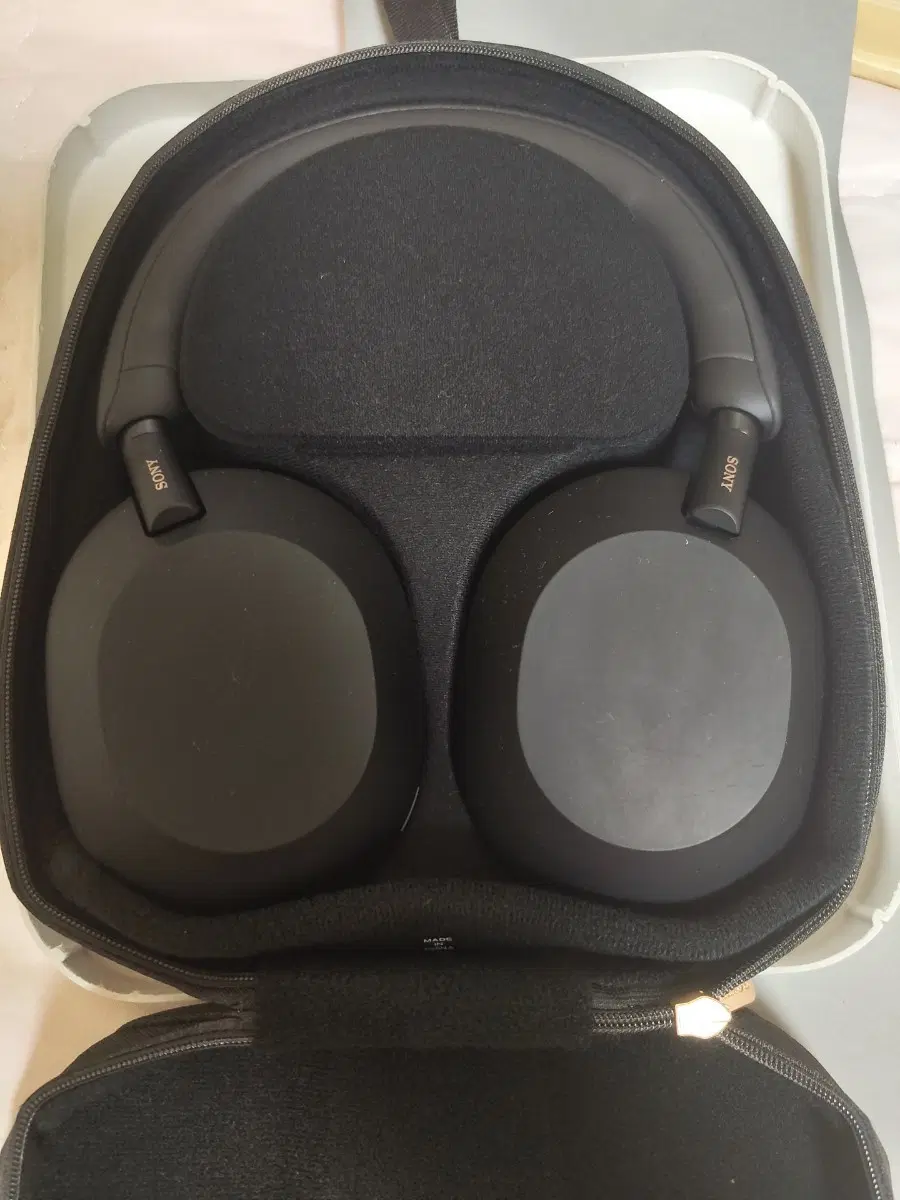 소니 WH-1000XM5 헤드폰