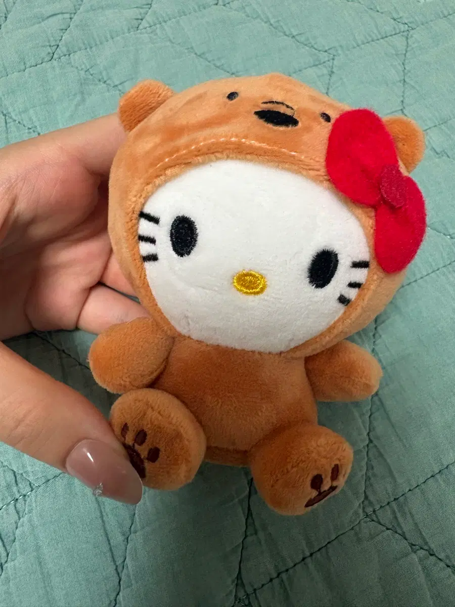 그리즐리 옷 입은 키티 키링