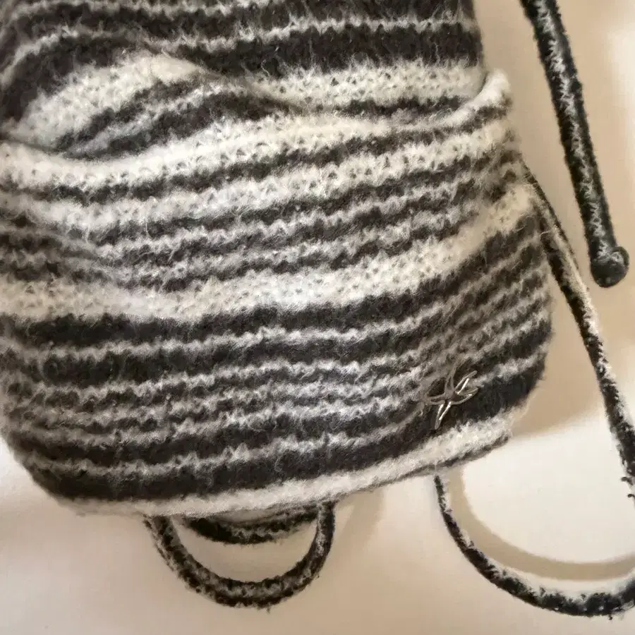 TCM stripe knit mini bag (brown)