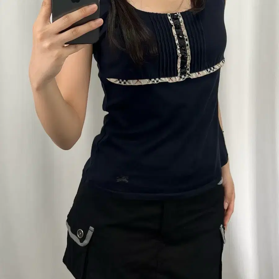 버버리 블루라벨 노바 체크 프릴 나시 탑