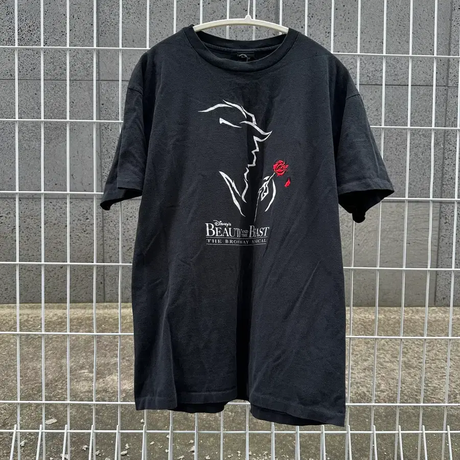 90's usa beuty and the beast t shirt