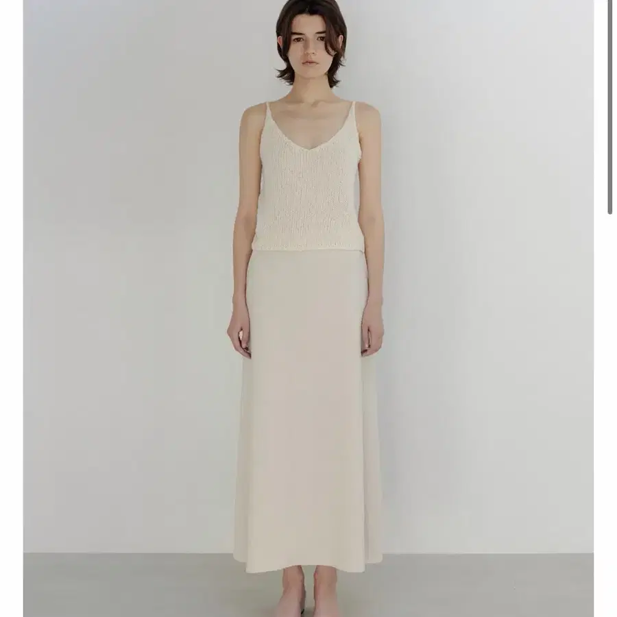 모이아 페이퍼 슬리브리스 moia paper sleeveless (ivory)