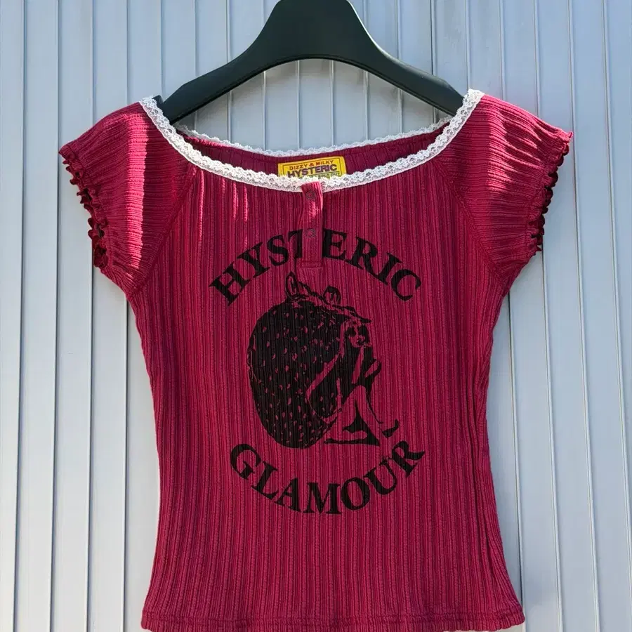 (새상품)히스테릭글래머 26SS Strawberry Freak Baby Tee 리센느 제나 착용