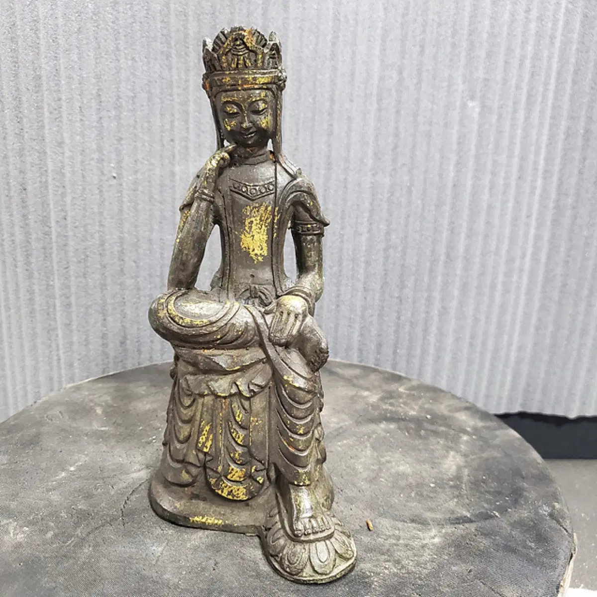 연대감 있는 동제 금채 반가사유상 불상 불교 골동품 고미술품 수집품