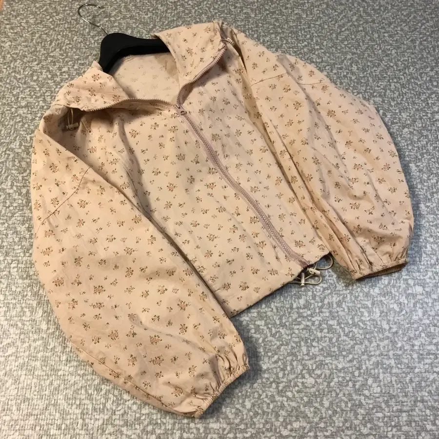 잔꽃 벌룬 바람막이 자켓 재킷 간절기 후드 딸기우유 연핑크 점퍼