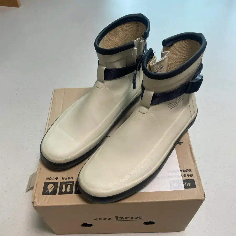 문스타 화이트 장화 270