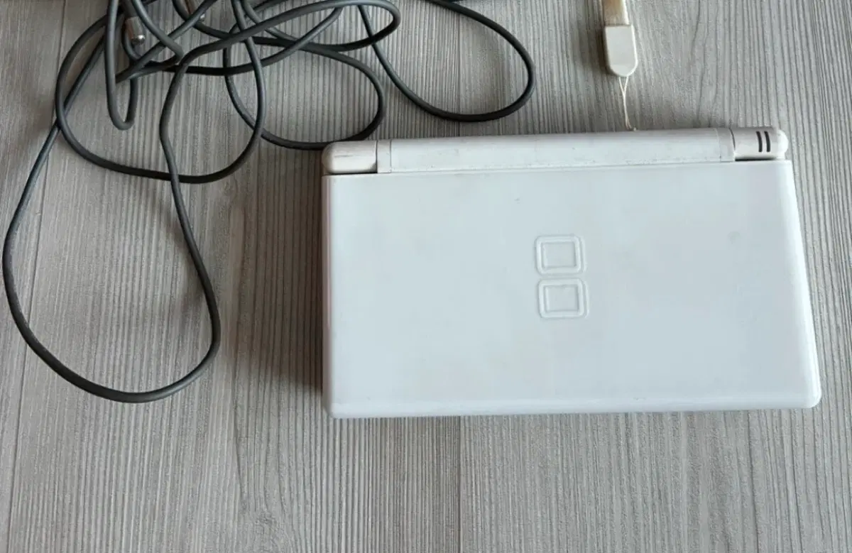 닌텐도 DS lite 화이트 + 충전기 판매