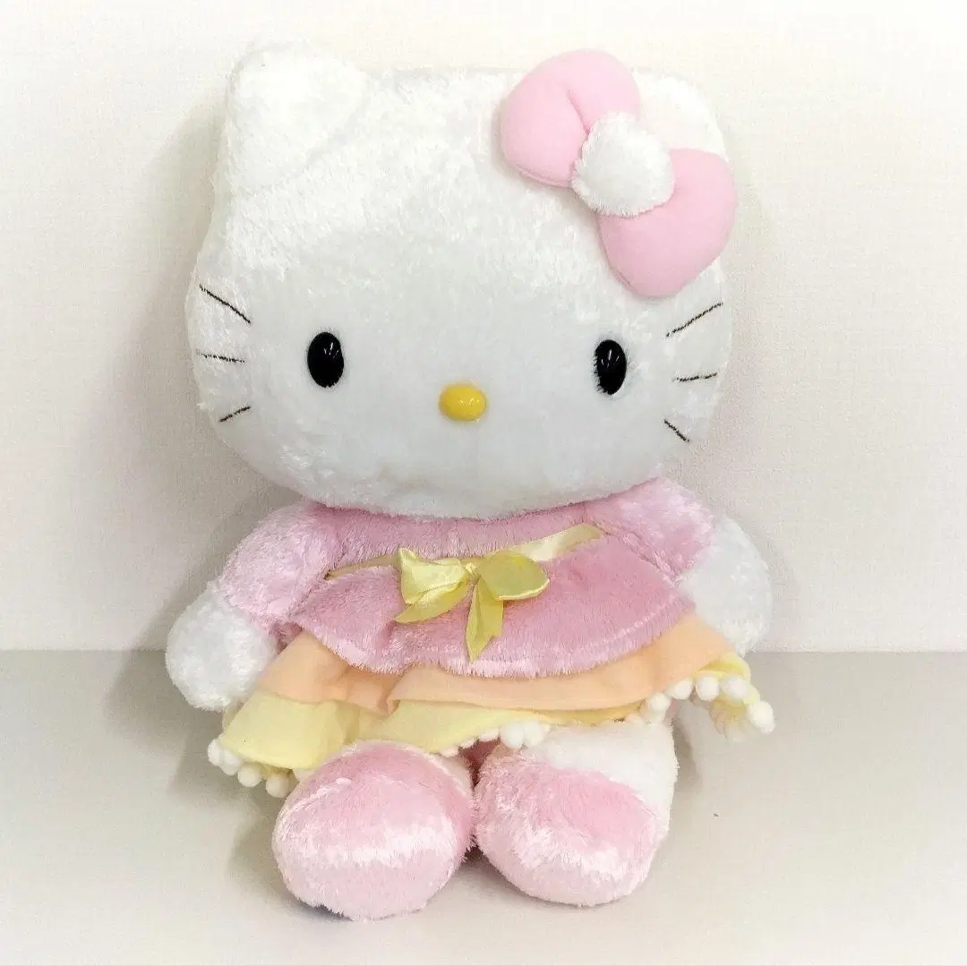 산리오 레트로 고전 키티 프릴 레이스 원피스 입은 인형