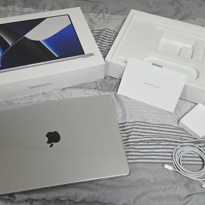 맥북프로 16인치 m1max 실버 64gb/512gb 40/97%