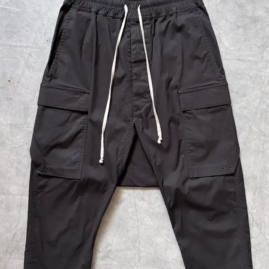 Rick Owens 릭 오웬스 17SS 블랙 드로우스트링 크롭 카고 팬츠