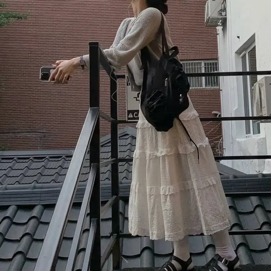 빈티지한 프릴 화이트 롱스커트