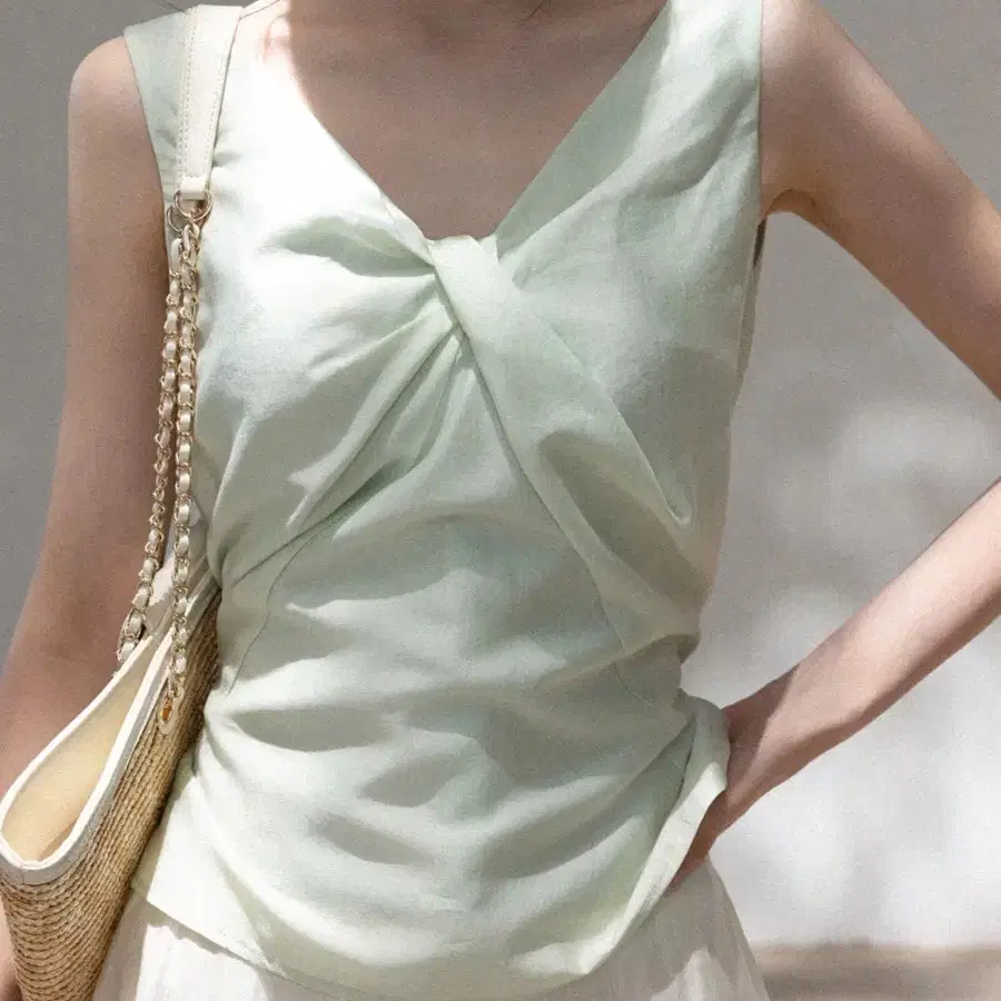 Light Green V-Neck Twisted Backless Sleeveless Camisol