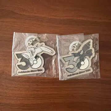 포켓몬 30주년 기념 메탈 참 마스코트 레시라무 & 제크로무