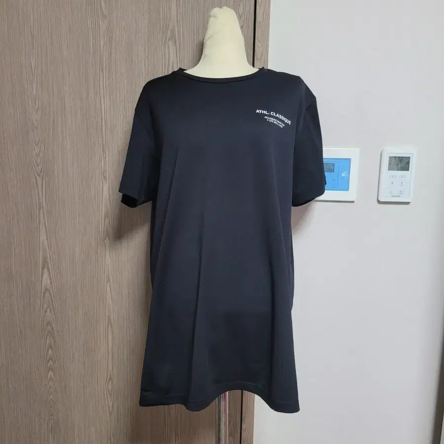 데상트 반팔 티셔츠 블랙 95