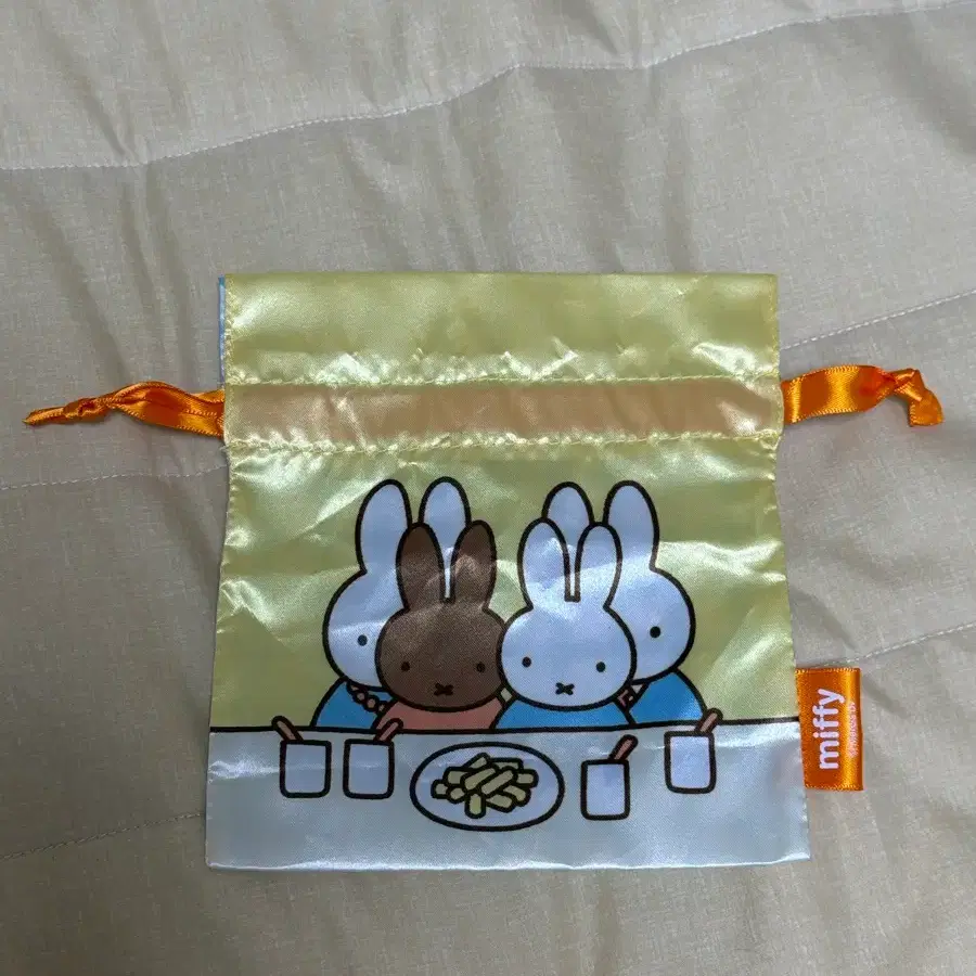 미피 노란색 파우치