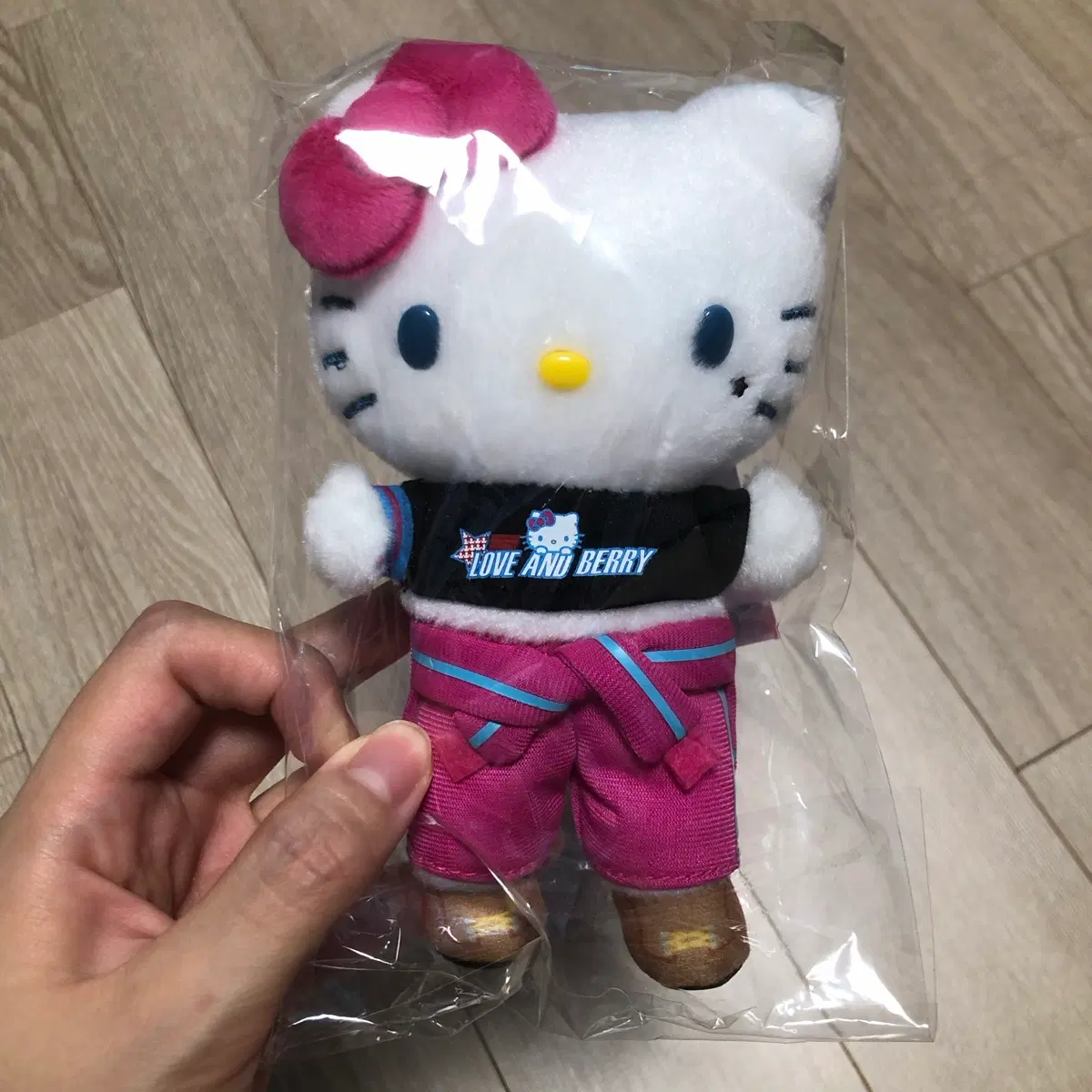 산리오 오샤레마녀 러브 앤 베리 콜라보 헬로 키티