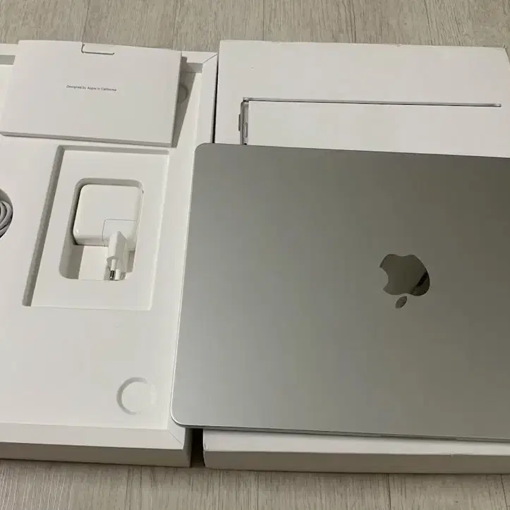 맥북에어 M2 15인치 8GB 256GB 실버 풀박스 애플케어플러스