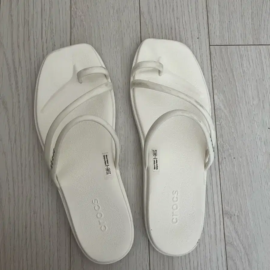 크록스 샌들 화이트