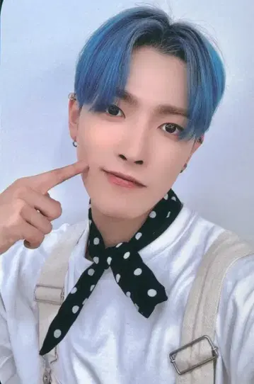 ATEEZ 에버라인 팝업 홍중 THE WORLD EP.2:OUTLAW 여의도