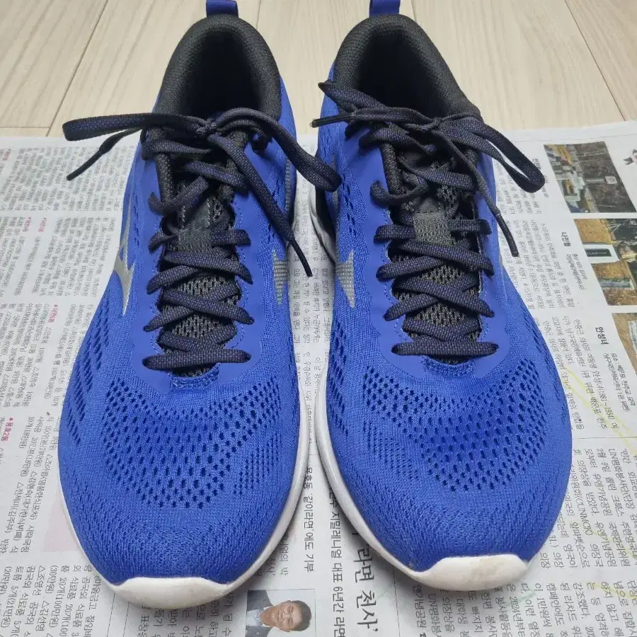 MIZUNO 미즈노 런닝화 운동화 웨이브 리볼트2 사이즈 285