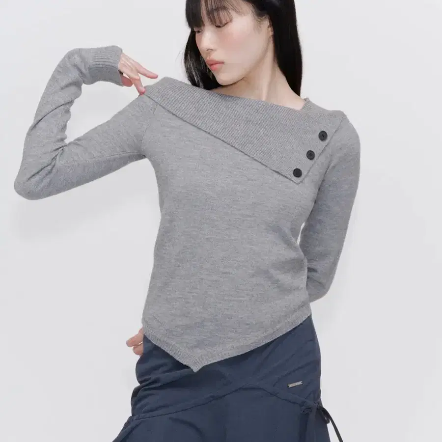 [미세키서울] Oblique line button knit GREY
