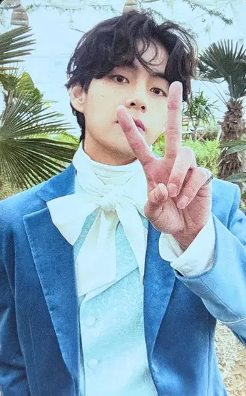 BTS Special 8 Photo-Folio V Me,Myself,and V 'Veautiful' B
