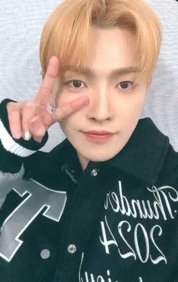 에이티즈 홍중 썬더 팝업