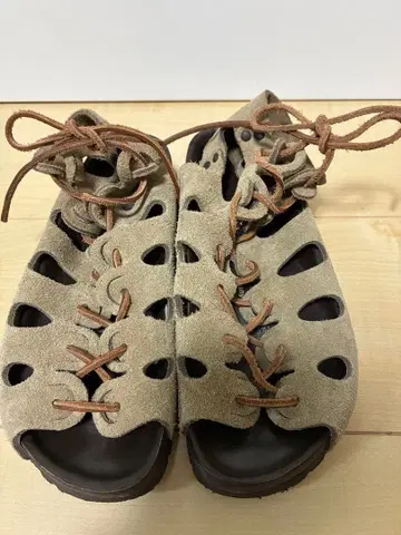 BIRKENSTOCK 글래디에이터 스웨이드 레이스업 샌들 36