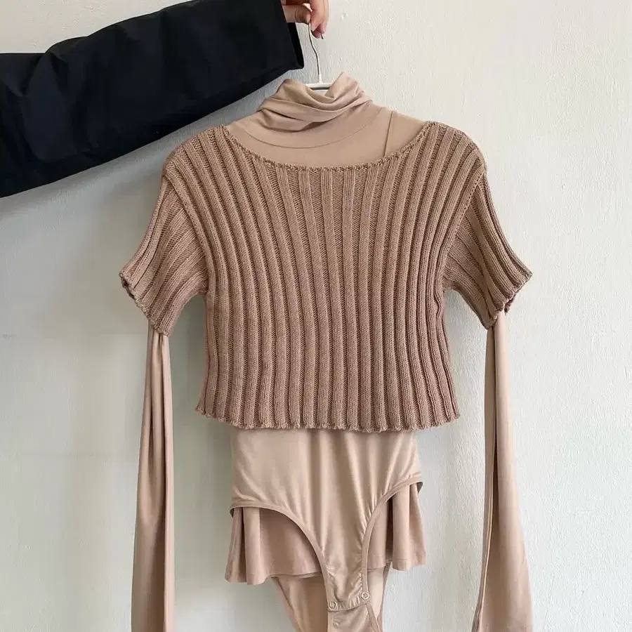 Baserange macau tee/mississippi bodysuit