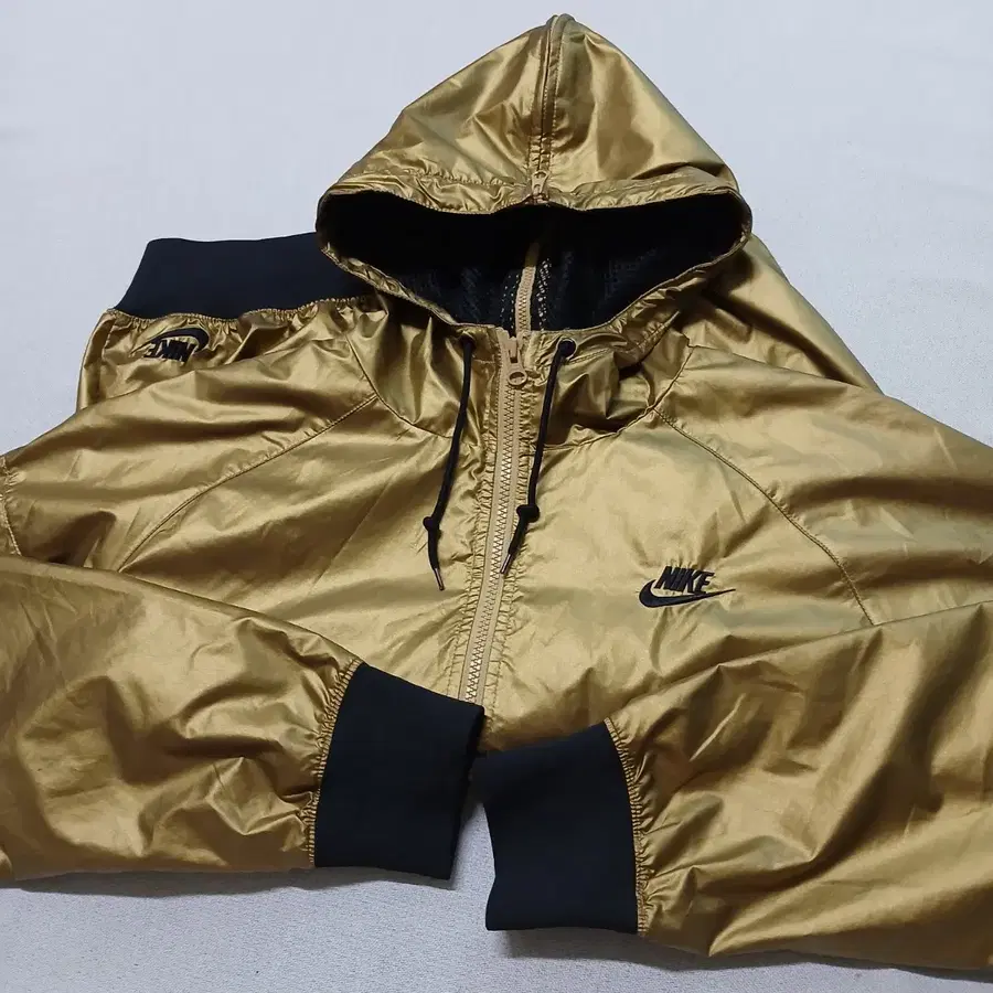 NIKE 나이키 윈드러너 바람막이 골드 메탈릭 바람막이 자켓