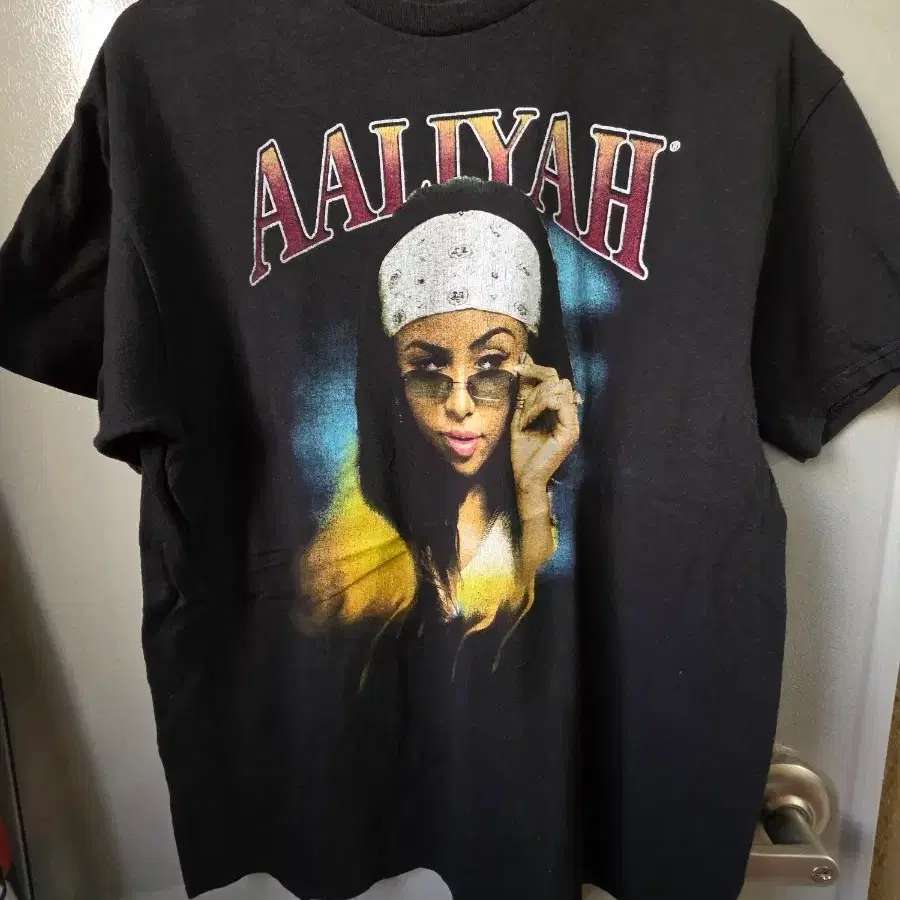 AALIYAH 티셔츠 블랙