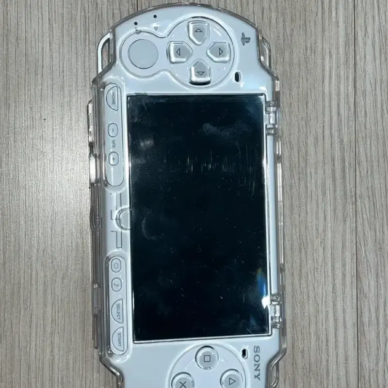 Psp 2000 화이트+투명 케이스+ 배터리+USB충전기+UMD 3장 판매합니다