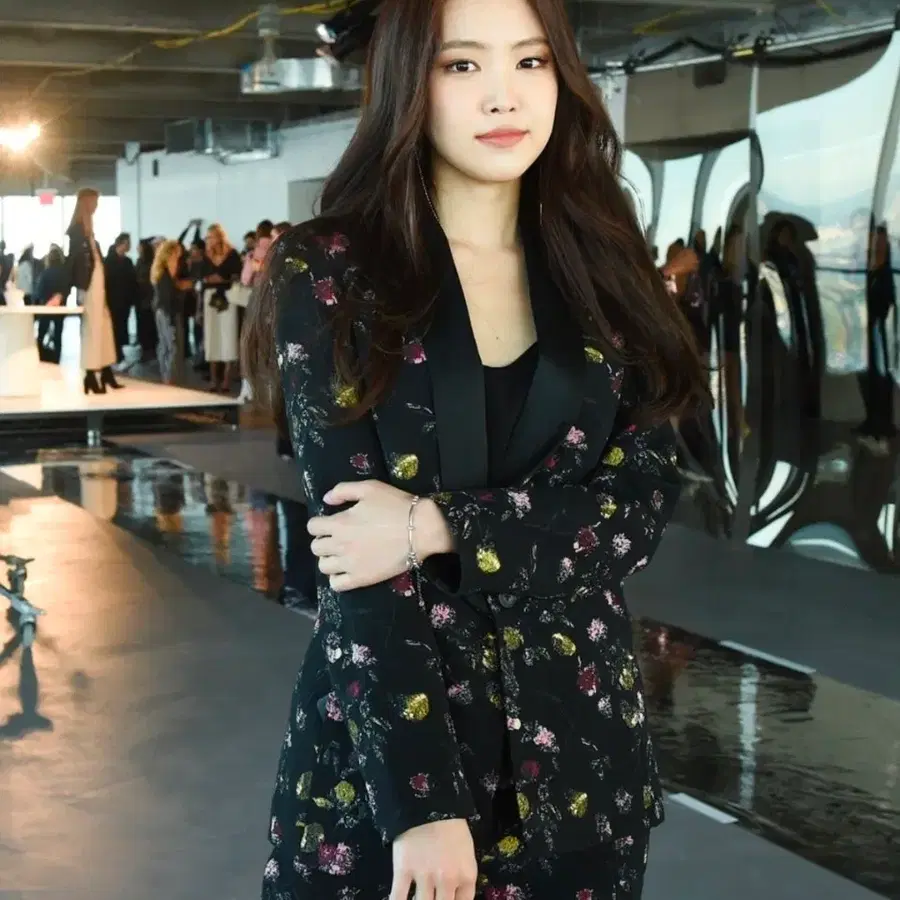 클럽모나코 플라워 프린트 턱시도 블레이저