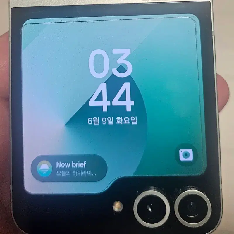 삼성 Z플립6 민트 256GB LG+U 내부 액정 고장난폰 팝니다.