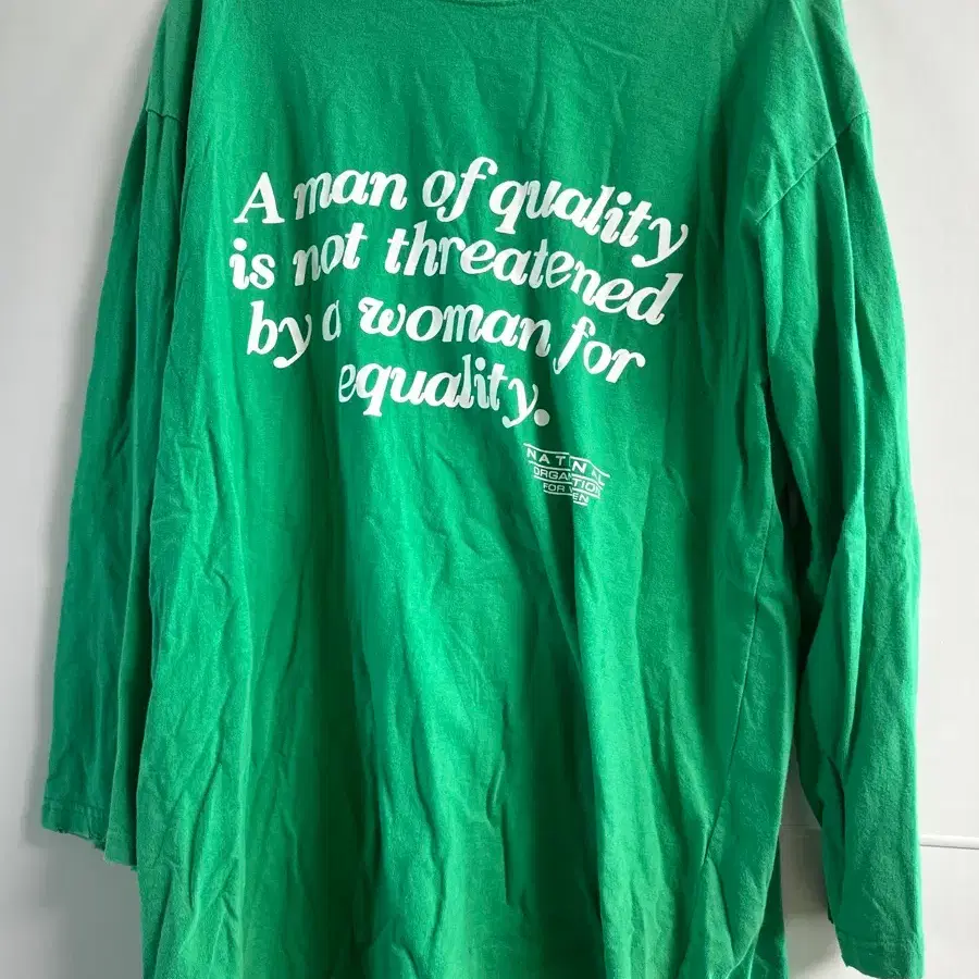 그린 레터링 티셔츠 쭉티