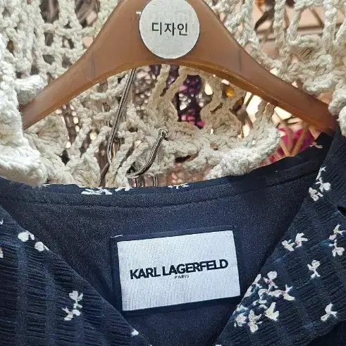 칼 라거펠트 블랙 플라워 미사용택채롱원피스